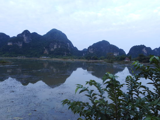 Durch überflutete Reisfelder