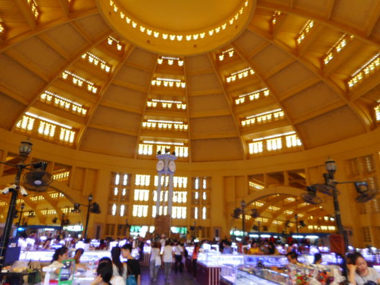 Markthalle in Phnom Phen - Blick nach oben