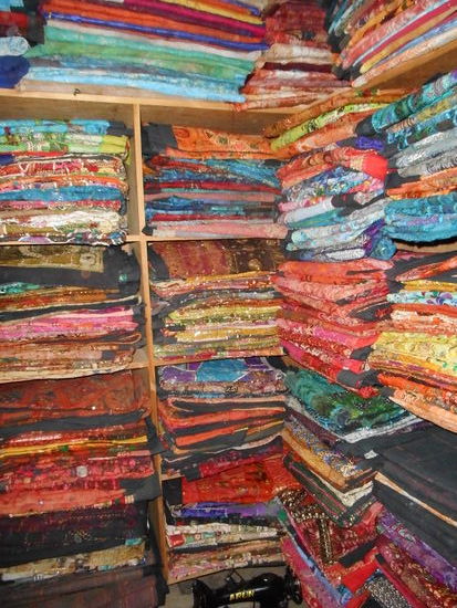 Wunderschöne Patchwork-Decken aus alten Saris.