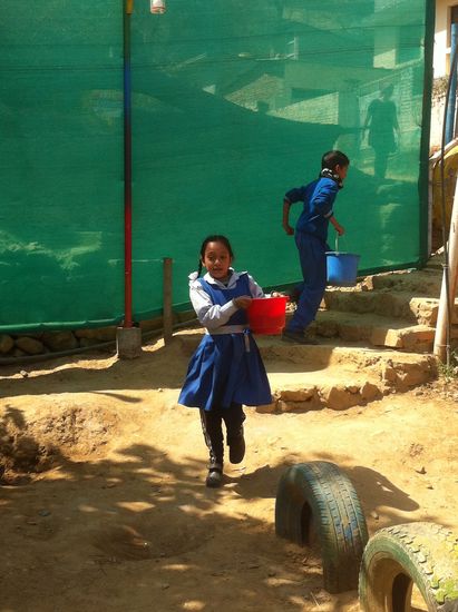 wird von den Schülern sofort mit Sand gefüllt.