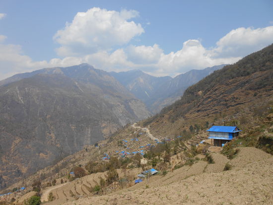 Fast alle Häuser sind neu oder provisorisch aufgebaut.