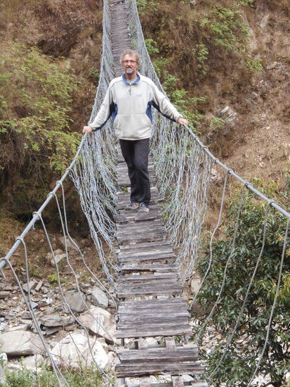 Alte Hängebrücke bei Tatopani.