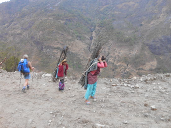 Die Frauen tragen Baustahl.