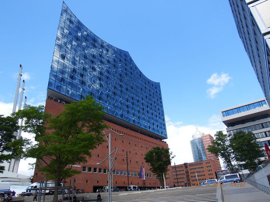 Die Philarmonie in Hamburg. Dort lag auch die MS Amadea zur Einschiffung am Cruise Center.