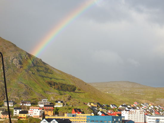 In Honningsvag werden wir mit einem Regenbogen begrüßt