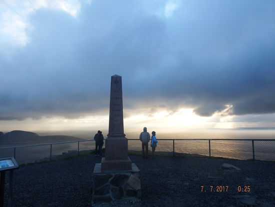 Gedenkstein am Nordkap, an wen wissen wir nicht mehr