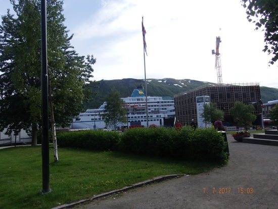 Da liegen wir nun... wir starten Richtung Hauptstrasse, vorbei an der Baustelle für das neue Cruise Center