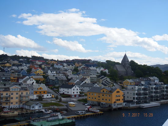 In Kürze erreichen wir unseren Liegeplatz an der Pier, wieder Mitten in der Stadt!
