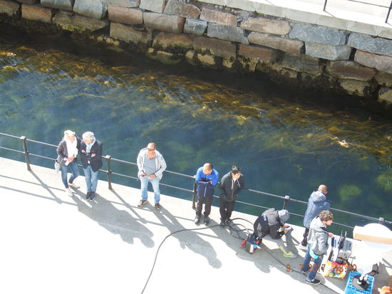 das Firmteam bereits in action und die ersten Komparsen warten auch schon