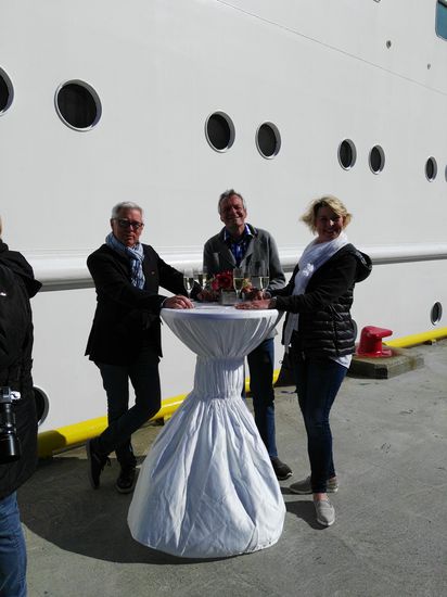 hier stand ich auch ca. 2 Stunden dabei. Spannend wird, was man tatsächlich davon in dem Film letztendlich sehen wird