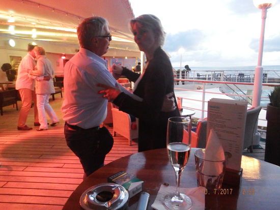 Schon wieder ist es früh geworden so gegen 1:30 Uhr und wir gehen jetzt mal eine Runde schlafen Bis morgen!