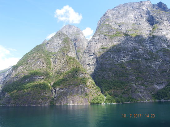 Toll das Licht- und Schattenspiel und das türkisblaue Wasser