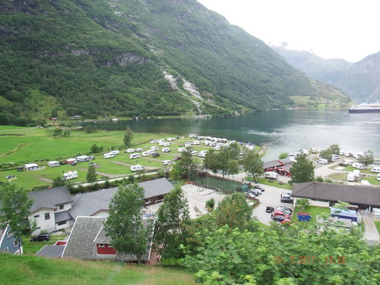 noch einmal ein Bild von der Höhe in den Fjord