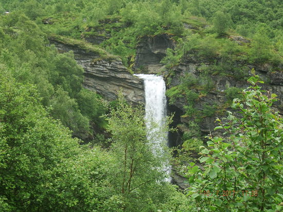 vorbei am Wasserfall...