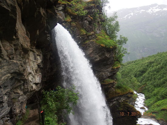 hier stand ich unter dem Wasserfall