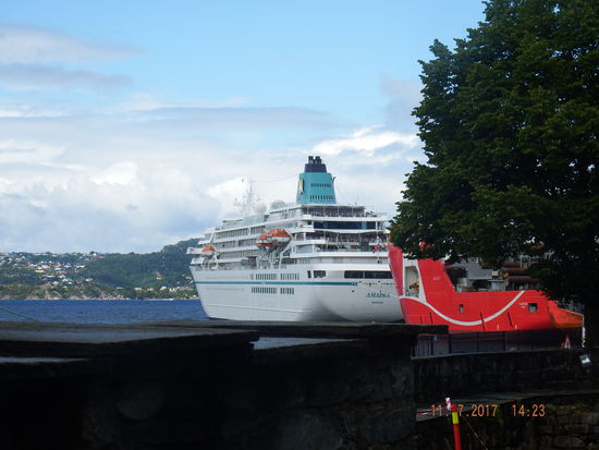 Wir liegen wieder direkt in der Stadt direkt gegenüber der alten Festung...
