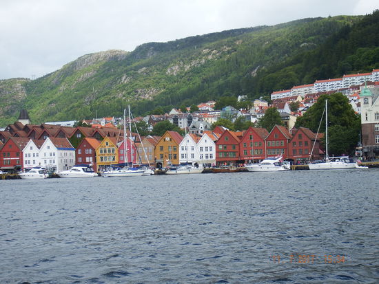Wir laufen weiter um den Hafen herum und gehen dann hoch Richtung Frederiksberg. Dort hat uns dann ein wirklicher Wolkenbruch eingeholt...