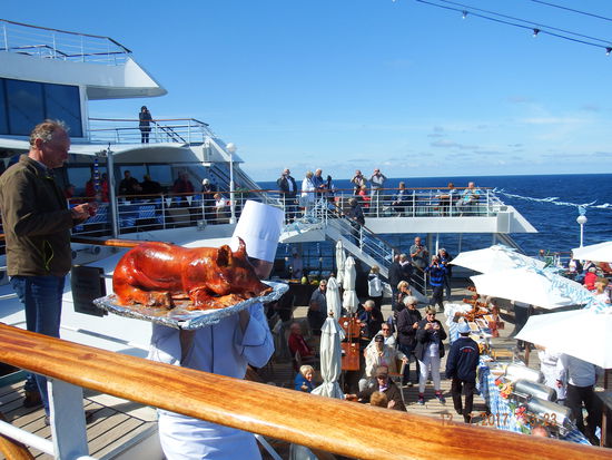 Die Spanferkel kommen auch noch!