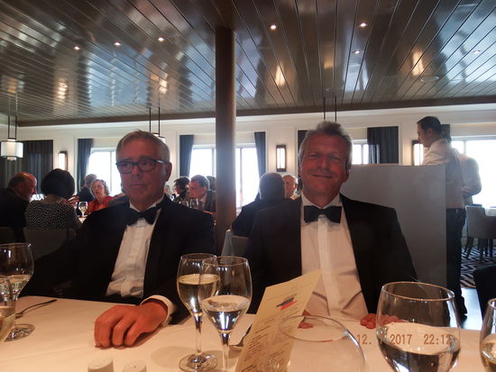 Ich habe nur Bilder von unseren Männern, die uns gegenüber sassen