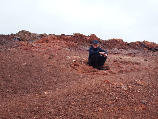 Der Boden ist noch ganz heiß. Unsere Männer beschäftigten sich mit dem Gedanken hier einen Pizza-Service und einen Zigarettenstand für Frauen einzurichten