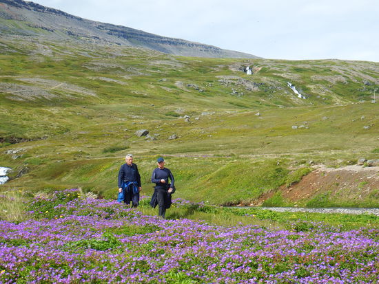 Unsere Männer kommen ohne Jacken doch wieder zurück