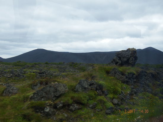 Beim Spaziergang durch Dimmuborgir.. findet Ihr die Trolle????
