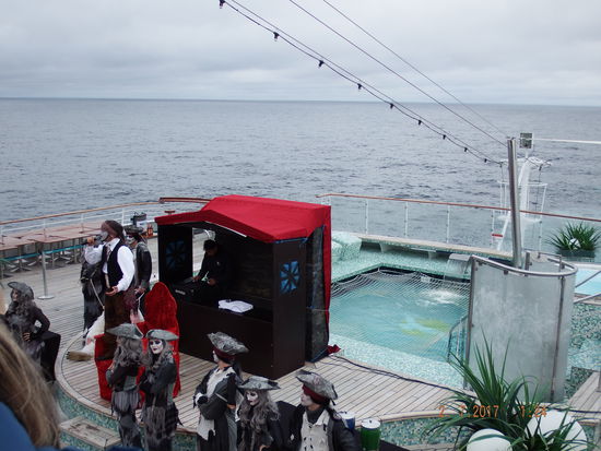 Der Polargott mit seinem Gefolge