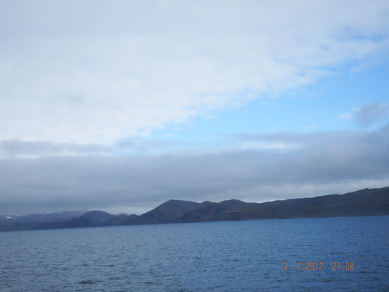 Adieu Jan Mayen. Wir führen uneren Kurs auf Spitzbergen fort. 
Am 4.7. haben wir noch einen weiteren informativen, sportlichen Seetag und abends unseren 2. Galaabend