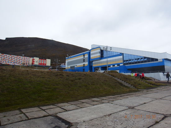 Hier das Schwimmbad, aussen hui innen stark renovierungsbedürftig...