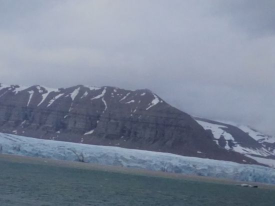 hier dürfen wir dann auch übernachten. Die Amadea liegt hier bis 4.00 Uhr morgens und bringt uns dann nach Longyearbyen.