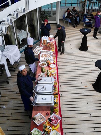 Natürlich fehlt bei solchen Gelegenheiten auf der AMADEA nie der passende Snack...