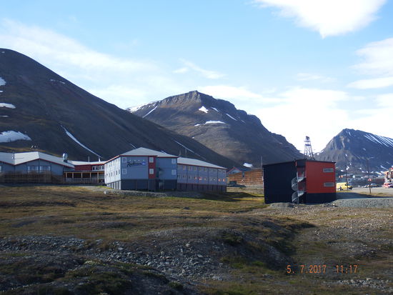Blick in die Umgebung .... es gibt auch ein Hotel und einen Flughafen...und eine Universität für Polarforschung....