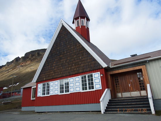 Auf dem Weg zurück zum Schiff liefen wir noch den Berg hoch zur Kirche.