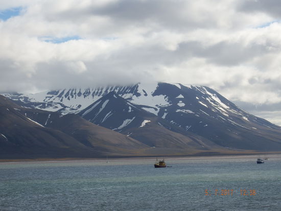 Abfahrt in Longyearbyen... die letzten Landbilder von Spitzbergen