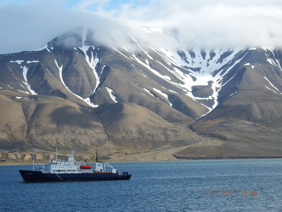 ... und nehmen Kurs auf Honningsvag / Nordkap, das wir erst am 7.7. 2017 gegen 20.00 Uhr erreichen werden. So liegen mal wieder 1,5 entspannte Seetage vor uns.