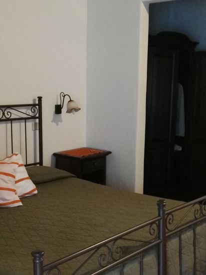 Das Zimmer selbst ist geräumig aber ein wenig duster