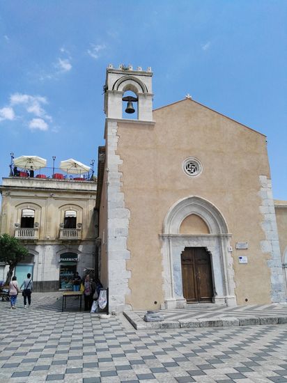 vielen Kirchen und Palästen