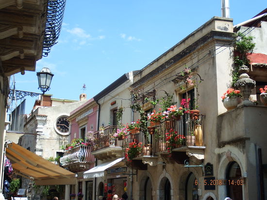 den Corso mit schönen Fassaden