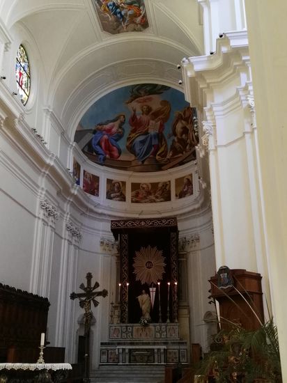 bewundern noch die eine oder andere Kirche von innen