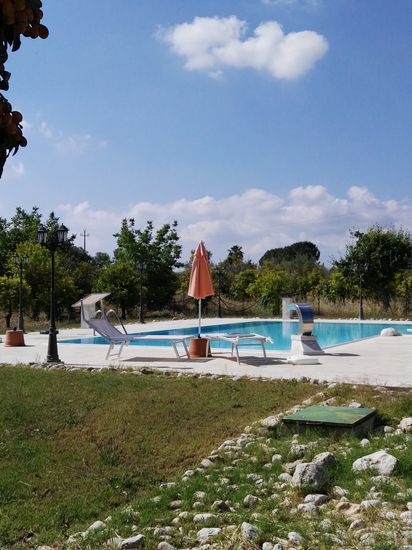 und einen Pool gibt es auch.