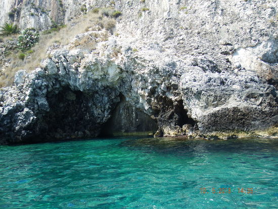 bis zu den Kalksteinhöhlen