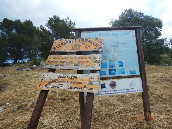 Hier gehen verschiedene Wanderwege los...