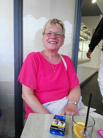 wir geniessen unseren Apéro und beobachten die Leutchen... Touristen und Einheimische