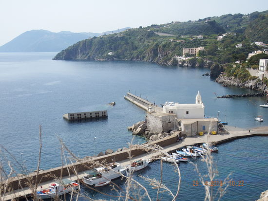 Der alte Hafen von Lipari - hier legen die Ausflugsboote ab