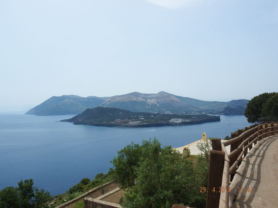 der erste Blick auf Vulcano und Vulcanello