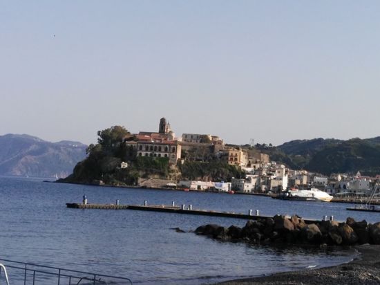 Auf dem Weg zurück vom Strand nach Lipari Stadt
