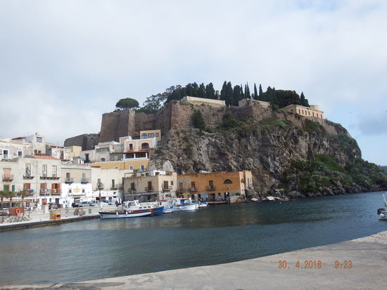 noch ist es etwas bewölkt... kurz vor unserer Bootsfahrt