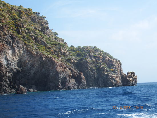 entlang der felsigen Küste....