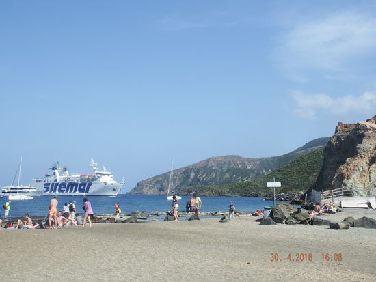 der Strand hinter dem Schwefeltümpel