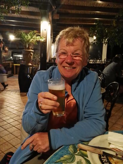 Glücklich wieder unten
und ein Bier und eine Pizza gab es auch noch um fast Mitternacht.